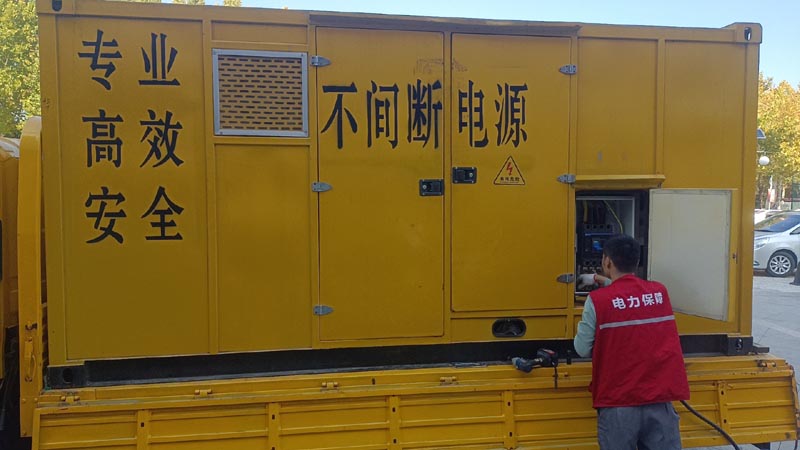 神湾镇柴油发电机组和UPS电源配合使用时，如何避免切换过程中的电力中断？